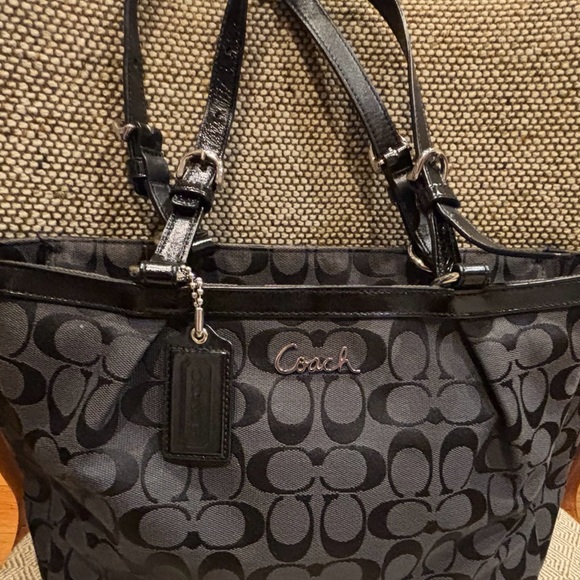 Coach bag 
N0. E1160-F17726 - Picture 2 of 8